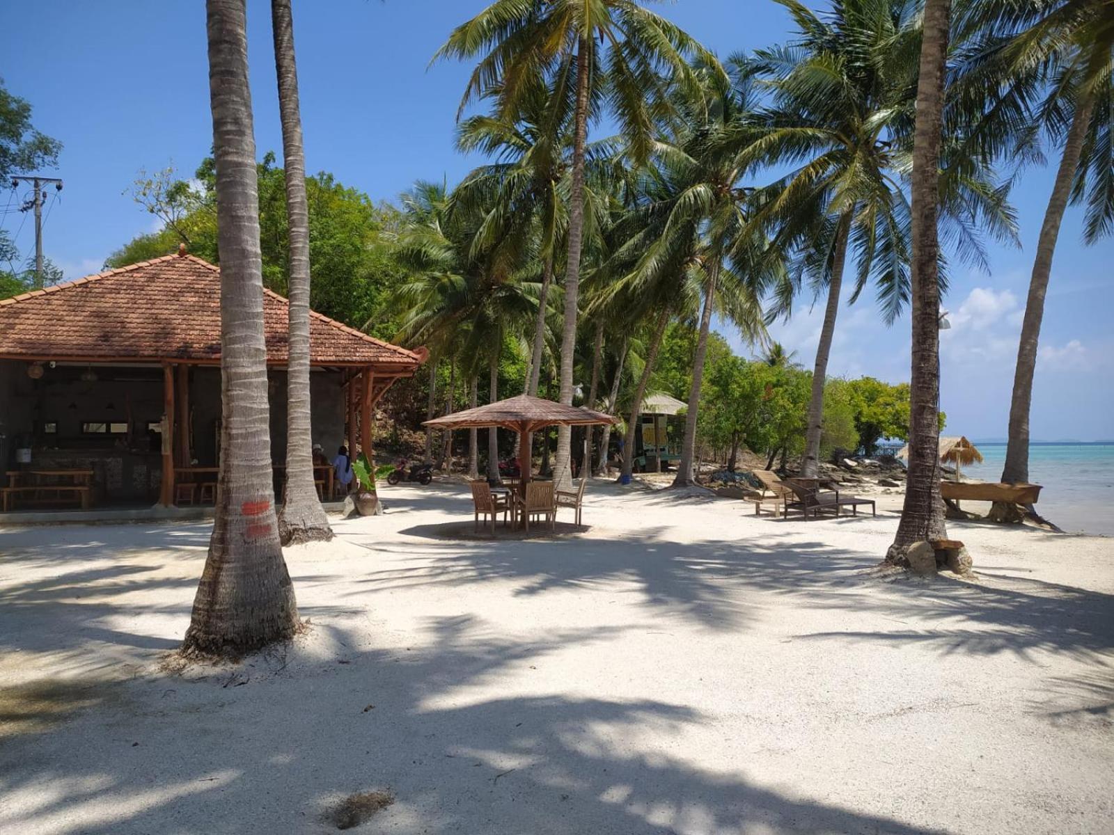 Eco Casa Hotel Karimunjawa Exterior photo