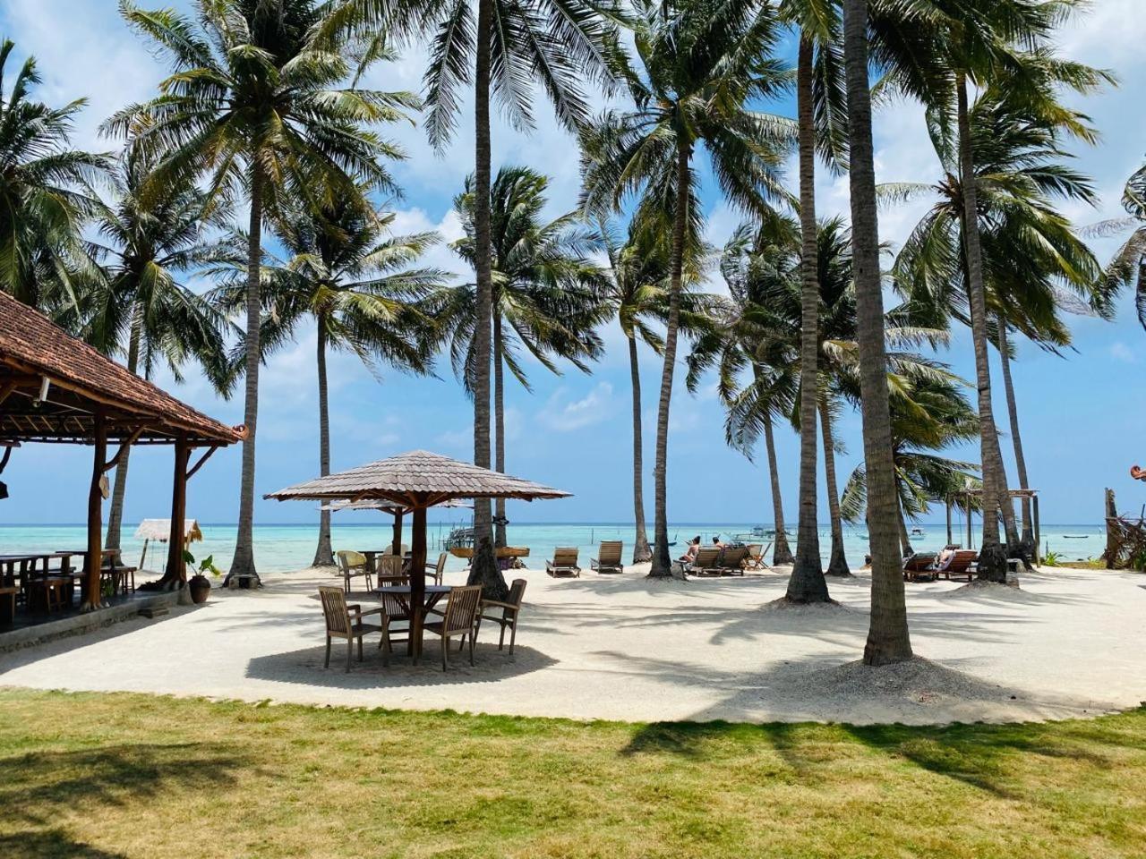 Eco Casa Hotel Karimunjawa Exterior photo