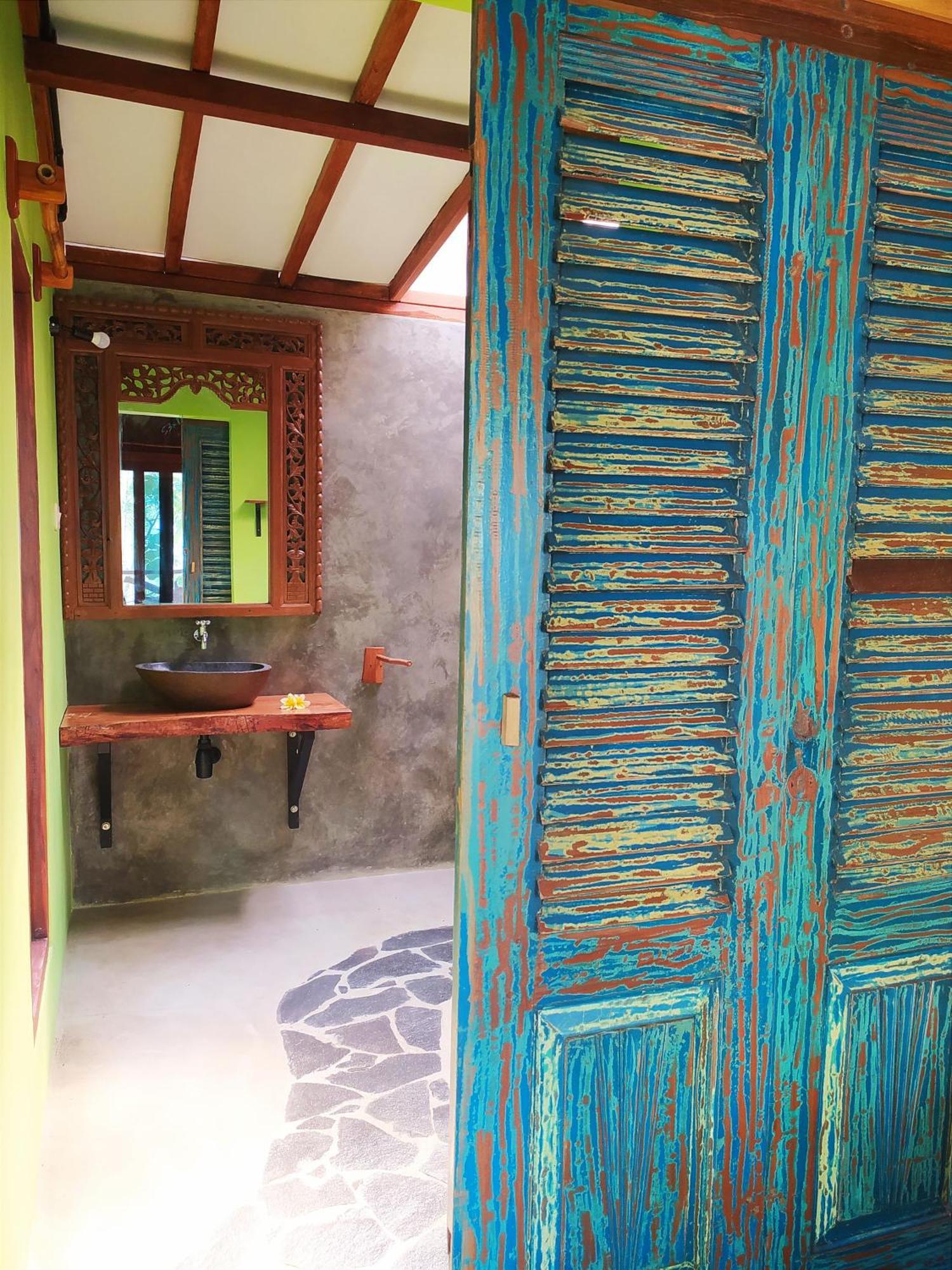 Eco Casa Hotel Karimunjawa Exterior photo